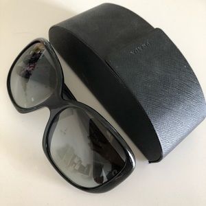 Prada sunglasses SPR 25N black authentic